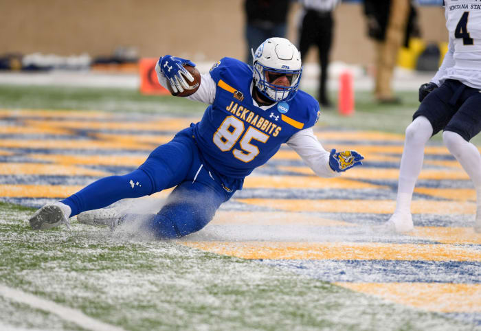 South Dakota State s Tucker Kraft uses the existing layer of snow to slide into the end zone for the first touchdown of the FCS semifinal game against Montana State on Saturday, December 17, 2022, at Dana J. Dykhouse Stadium in Brookings, SD. Fcs Semifinals 001